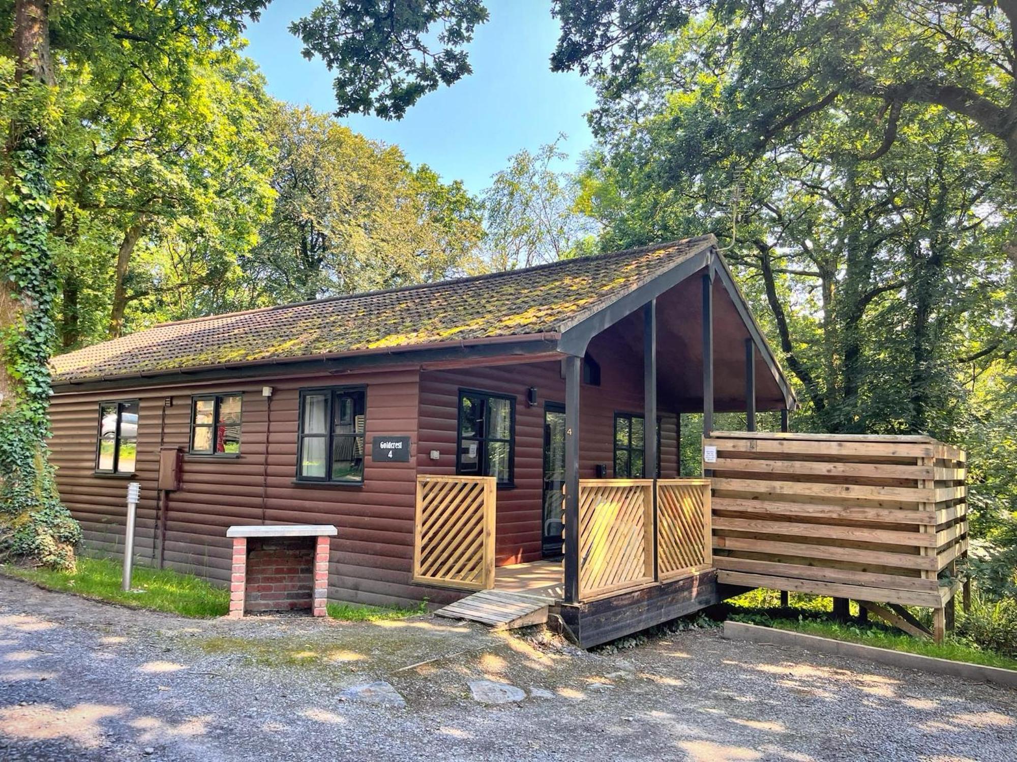 Goldcrest 4-Hot Tub-Woodland Lodges-Carmarthenshire-Tenby Exterior photo